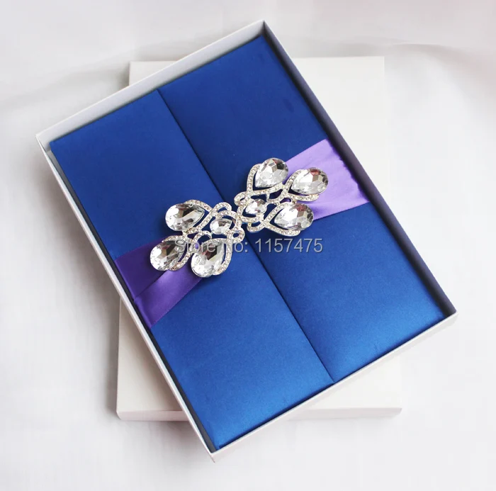 

Free Shipping! HI2011 - Personalized Gate Fold Silk Invitation with Rhinestone Brooch Elegant Beige Silk Folio Invitation Card