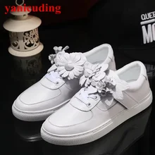 Женская обувь Цветочный декор белые туфли повседневная обувь с низким верхом спереди Кружево до Туфли без каблуков Брендовая Дизайнерская обувь взлетно-посадочной полосы Звезда Обувь Zapatos Mujer
