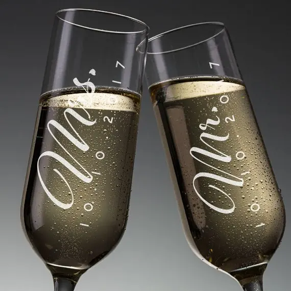 

2pcs Custom Mr. Mrs.Wedding Champagne Flutes Glasses,Personalized Date Champagne Flute For Wedding Anniversary Engagement Favors