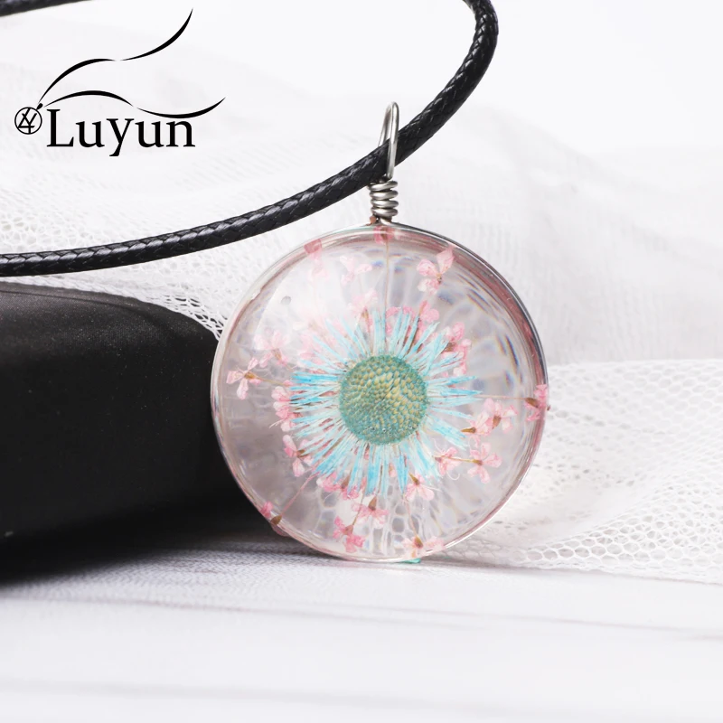 

Luyun 2019 Hot New Fashion Glass Ball Dried Flower Necklace Real Dry Flower Valentines Gift