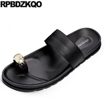 Шлепанцы без задника с открытыми пальцами с металлическими известный бренд тапочки без шнуровки; цвет черный; натуральная кожа, Повседневная дизайнерская женская обувь Стразы мужские сандалии летние большого пальца, изготовлены из замши натурального цвета женская обувь