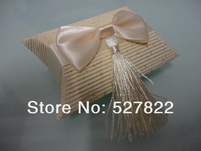 100pcslot Pillow Shape Wedding Favor Box and Gift Box candy box Red and Creamy white FREE SHIPPING4.JPG