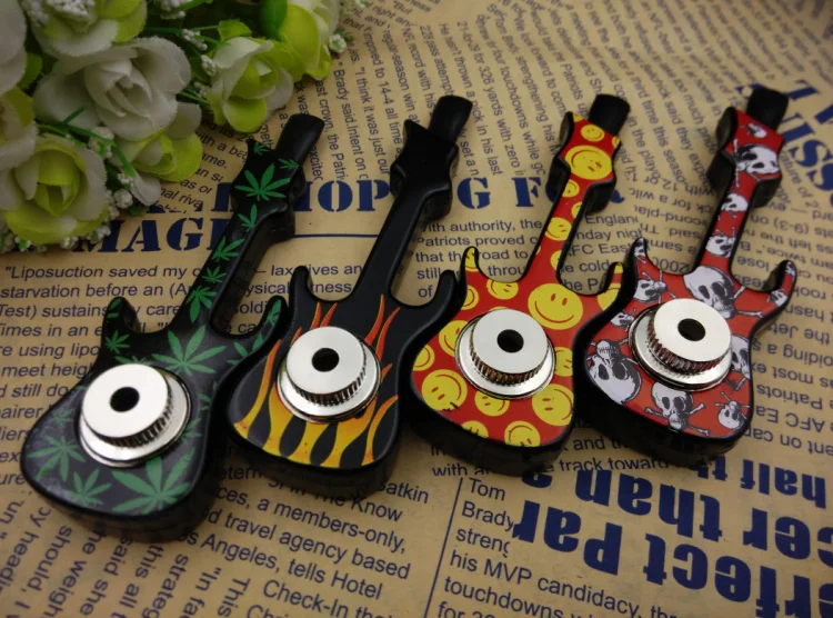 Free shipping 1pcs Novelty Guitar Shape Metal smoking weed pipes With