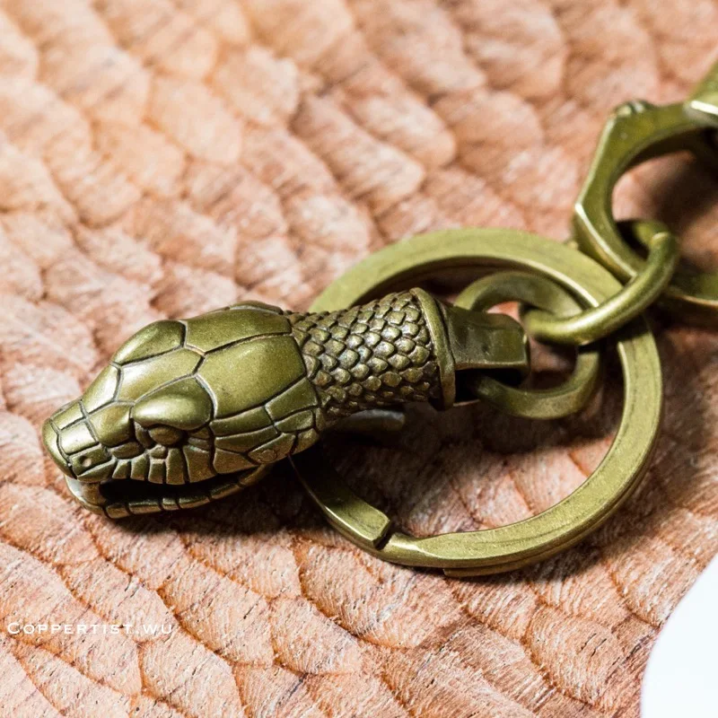 

coppertist.wu Metal Snake Shape Keychain Charm Pendant Auto Car Styling Cobra Key Chain Key Ring Jewelry Creative Lucky Gift