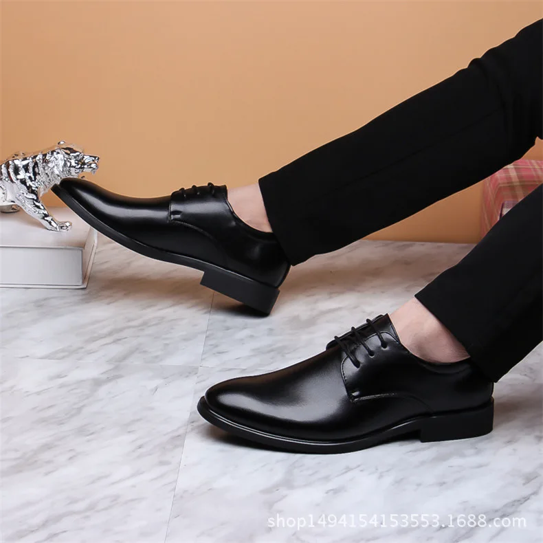 

Fashion Leather Men's Shoes Breathable England Korean Style Of The Men's Youth Pointed Dress Business Casual Wedding Shoes