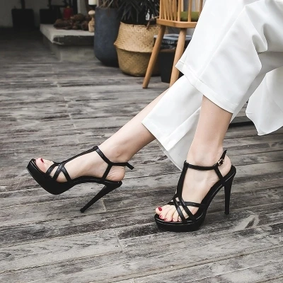 

Explosion models Roman shoes rhinestone high heel new fine with open toe sandals female summer 2018 large size women's shoes