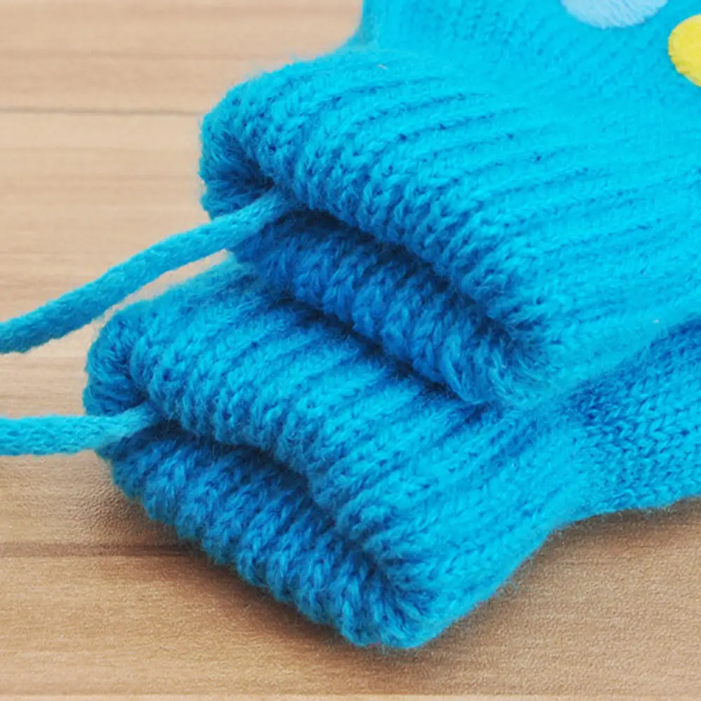 Зимние теплые удобные детские вязаные перчатки ярких цветов