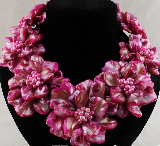 

Jewelr 005081 Natural Shell Pearl Flower Necklace