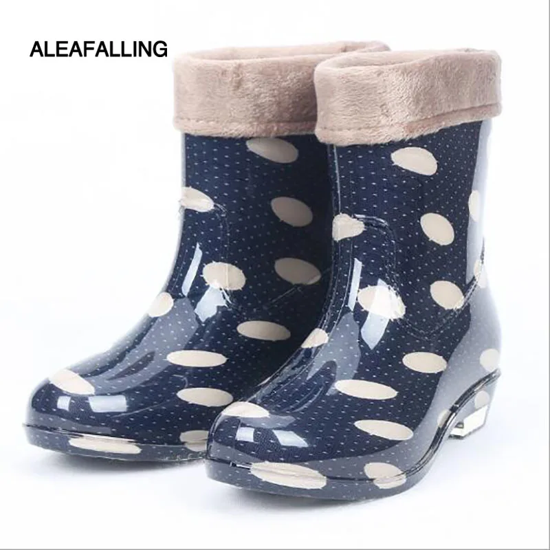 comprar Aleafalling novo design botas de chuva da menina à prova d água sapatos de chuva mulher mulher w066 01 midcalf botas engrossar botas de borracha de água