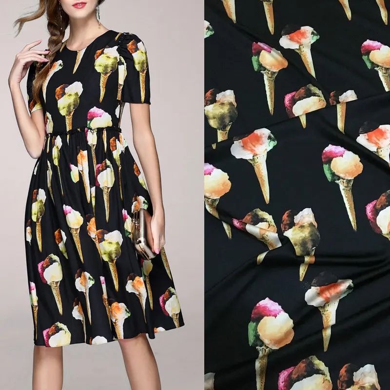 буква " в" с короной на подушке. платье газетный принт. розовое платье с люрексом. буквы из ткани объемные. нашить бумажные буквы на ткань.