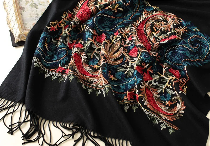 New Luxury Brand Women Scarf High Quality Embroidery Winter Cashmere Scarves Lady Shawls and Wraps Female Pashmina Echarpe