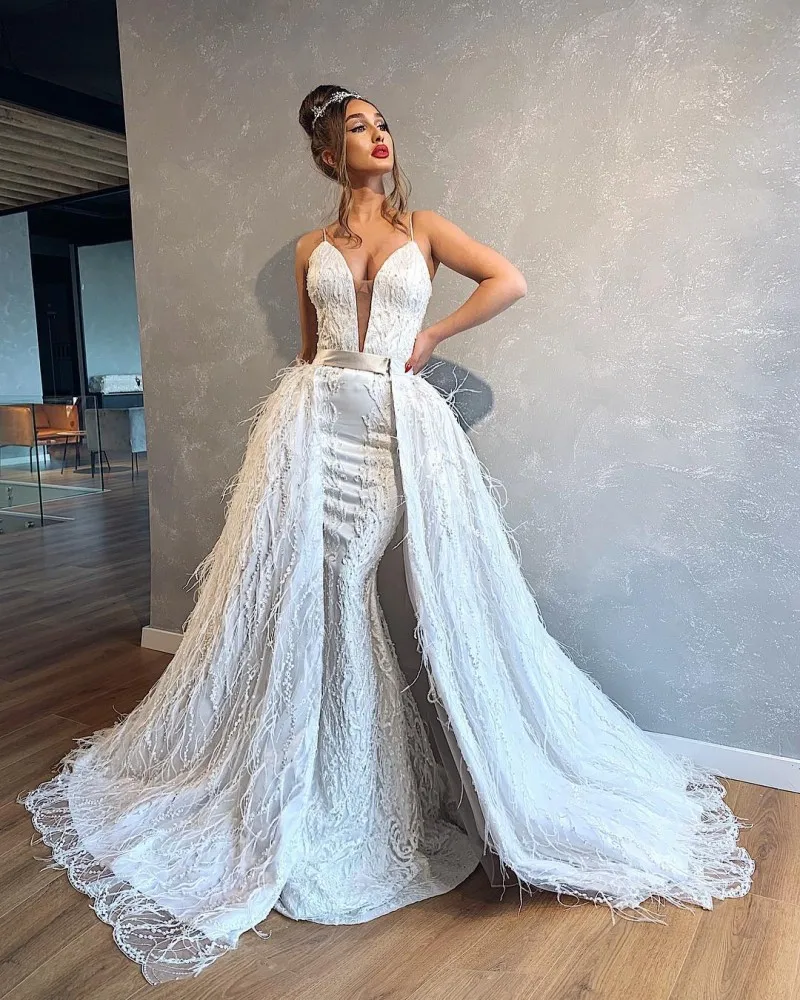 Luxurious Spaghetti Beach Wedding Dress with Detachable Train Lace Feathers Wedding Gowns Vestido De Novia