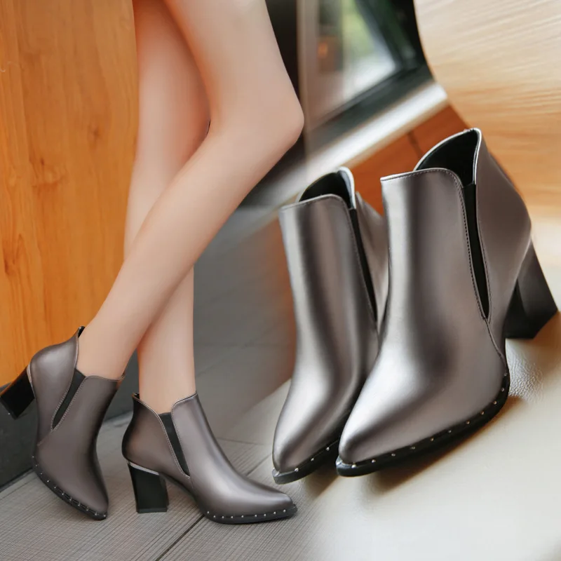

European Style Contracted Tide Girl Boots Woman British Style Rivet Boots Martin Boots Spring Autumn New High-heeled Shoes WF19