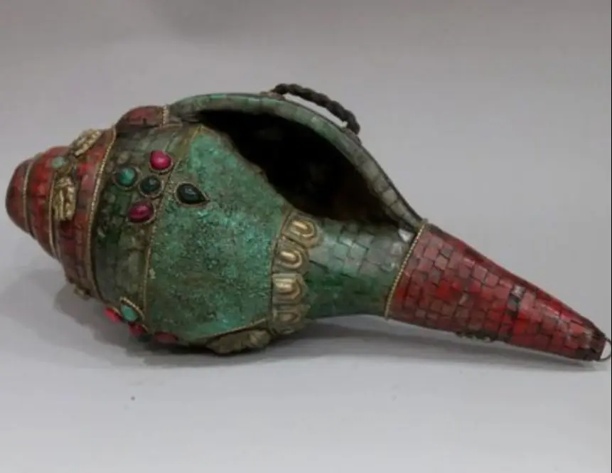 

Old Tibet and Nepal, turquoise set with emeralds and rubies coral conch shape