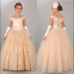 Дешевый и простой Платье в цветочек для девочек для свадьбы с открытыми плечами полный шнурок Шампанское пышные платья Бальные платья для