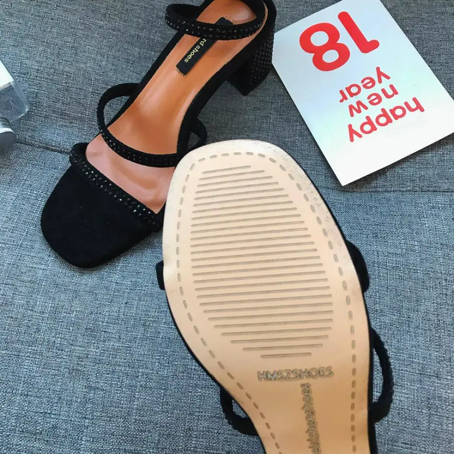 Удобные женские летние сандалии; модные однотонные кожаные сандалии-гладиаторы на квадратном среднем каблуке; обувь в римском стиле с квадратным носком; высокое качество