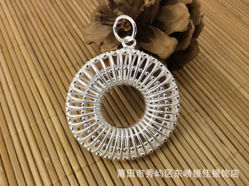 Circular pendant 