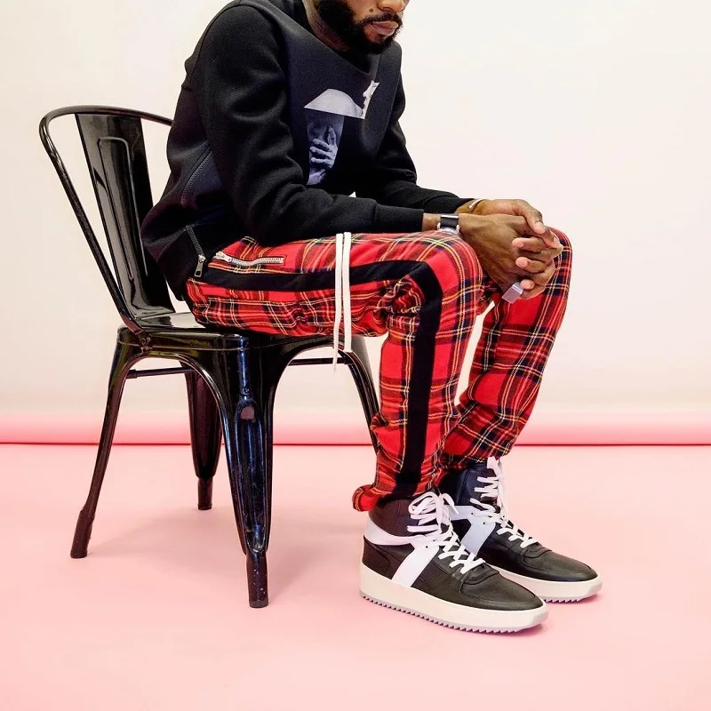 Goede Side Streep Patchwork Elastische Taille Plaid Broek Mannen 2018 Hoge Straat Been Opening Rits mannen Broek Volledige Lengte 4 kleuren