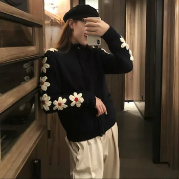 

[EWQ] 2020 Autumn Fashion Long Sleeve Turtleneck Collar Knitting Open Stitch Embroidery Flowers Casual Sweater Women AC472
