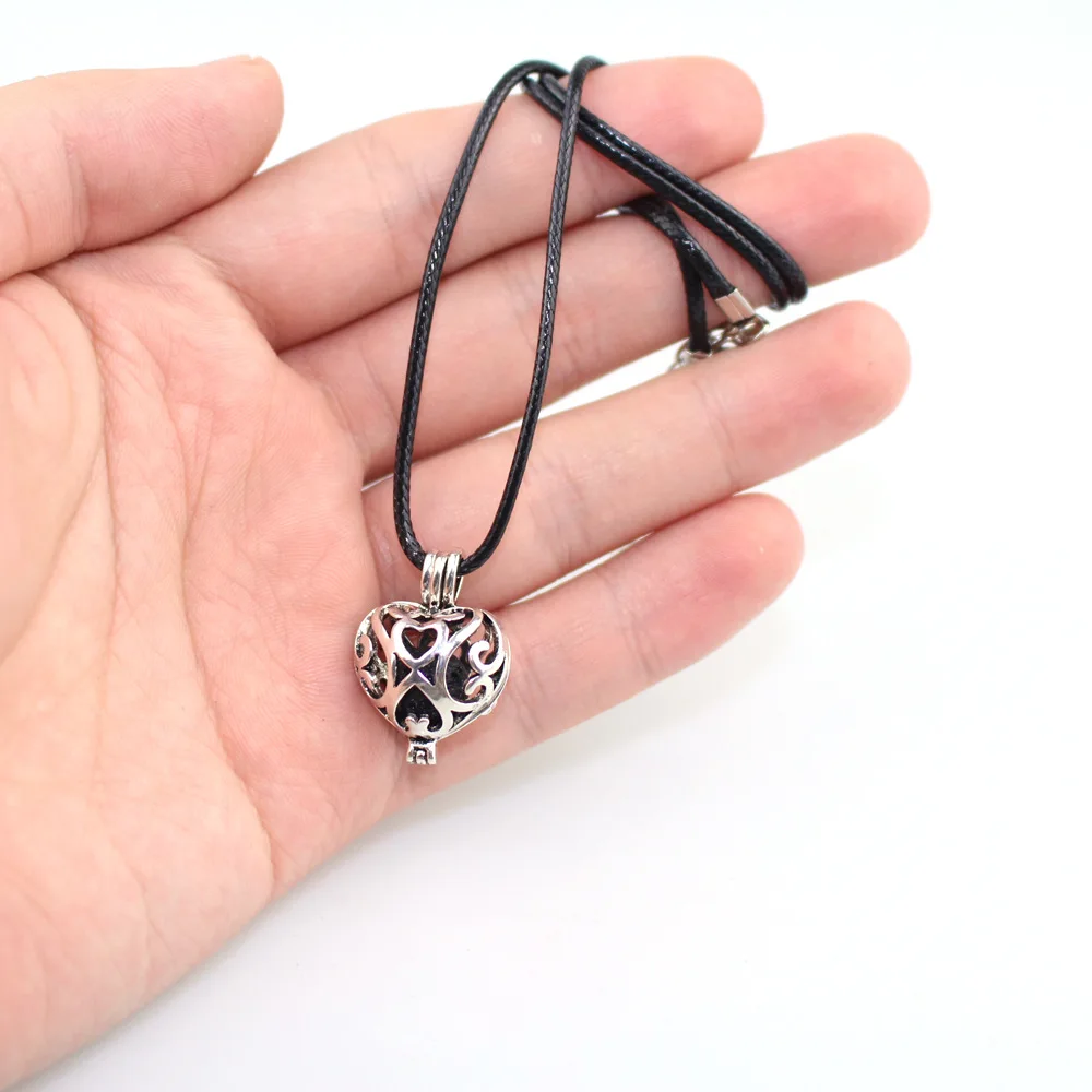 

Silver Hollow Out Heart-Shaped Pendant Necklace Women Fashion Snake Leather Rope Necklace