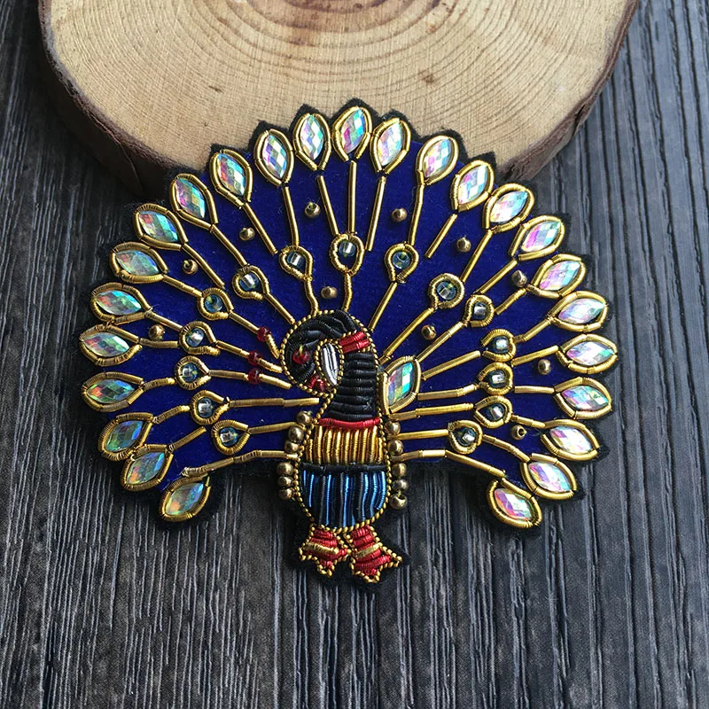 

Brooch French design DIY hand - made peacock pattern set auger deserve to act the role of Indian silk Brooch