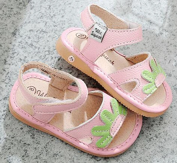 Для девочек писклявым кожаные сандалии squeakers От 1 до 3 лет Детская ручной работы Летняя обувь Nina Sapatos весело детская обувь зеленый цветок