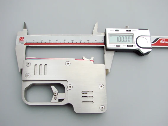 Металлический из нержавеющей стали Открытый Мини Портативный дизайн 6 серийный пистолет с резиновой лентой коллекция игрушечного пистолета пусковой механизм автоматически ломается