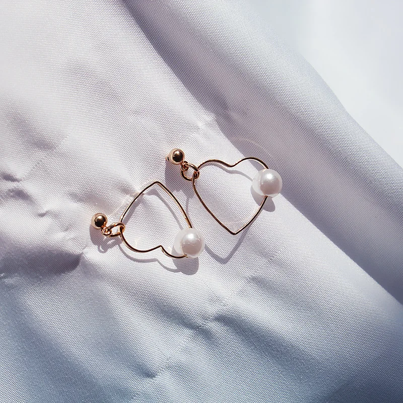 

Mossovy Korean Heart Hollow Gold Dangle Earring for Female Fashion Popular Alloy Earrings for Women Jewelry Oorbellen