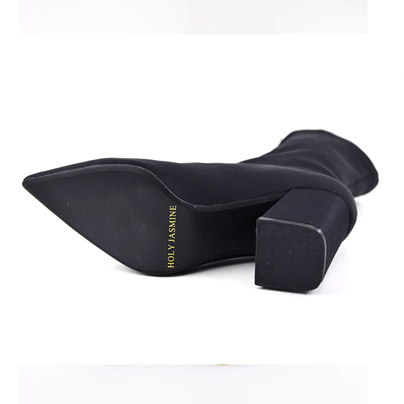 Женские ботинки; женские модные обтягивающие ботильоны из эластичной ткани с острым носком; коллекция года; Женская пикантная обувь на высоком каблуке без застежки; Цвет Черный; большие размеры