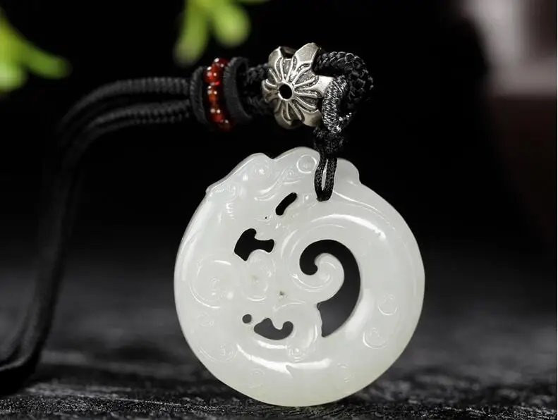 

Xinjiang Hetian jade female Necklace pendant Dragon Pendant dragon Belt free shing