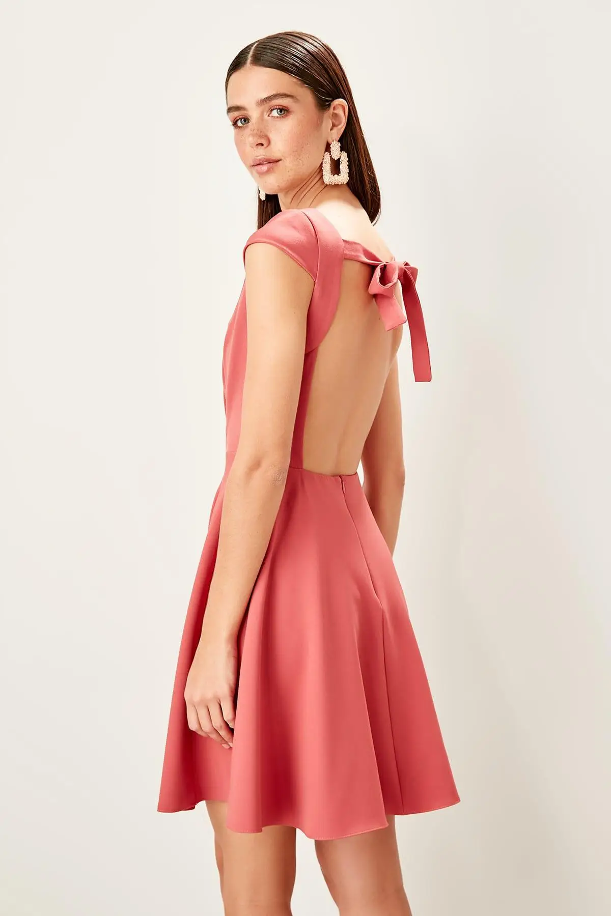 

Trendyol Pink Back Low-Cut Dress TPRSS19FZ0405