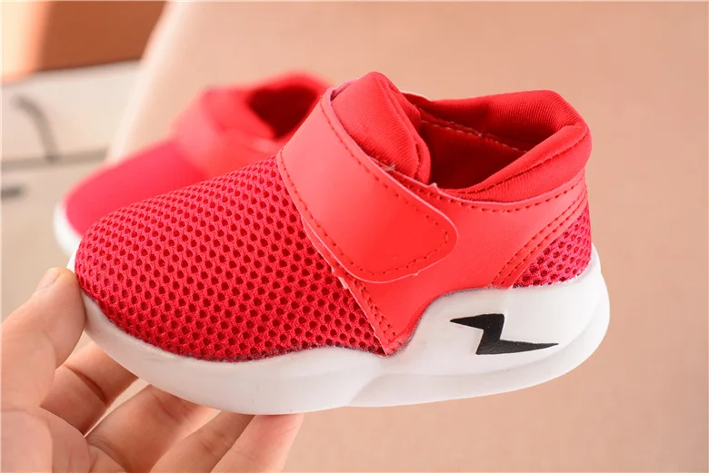 Осенняя модная обувь для маленьких мальчиков и девочек, Высококачественная обувь с мягкой подошвой для новорожденных, спортивная обувь для малышей