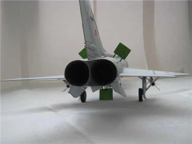 3D бумажная модель российского MIG E-152 истребителя плавников