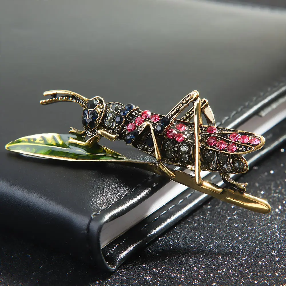 

Fashion Vintage Grasshopper Brooches for Women Cute Insect Brooch Pin Winter Coat Accessories Metal Brooch Lapel Pin