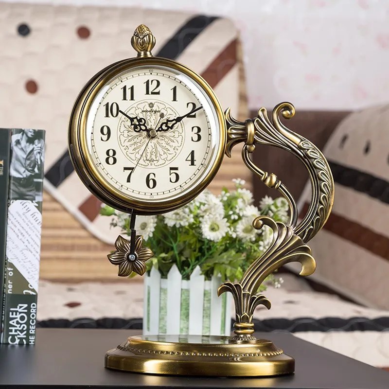 

European table clock, the sitting room quiet metal desk clock, creative decorative quartz clock.