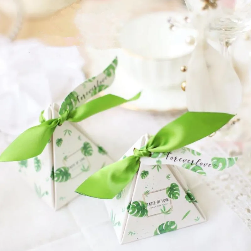 Flamingo/leaves Green Triangular Pyramid Wedding Favors and Gifts Candy Box Chocolate Box Decoration Birthday Party Bomboniera - Цвет: A