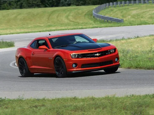 2013_Chevrolet-Camaro_1LE_013_387096_m