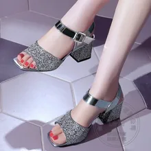 Glass Slipper Glitter Schuhe Bankett Fluoreszenz Braut Platz Ferse Pu Silber Schnalle Schweinsleder Peep Toe Plattform Dicken Absätzen Gold