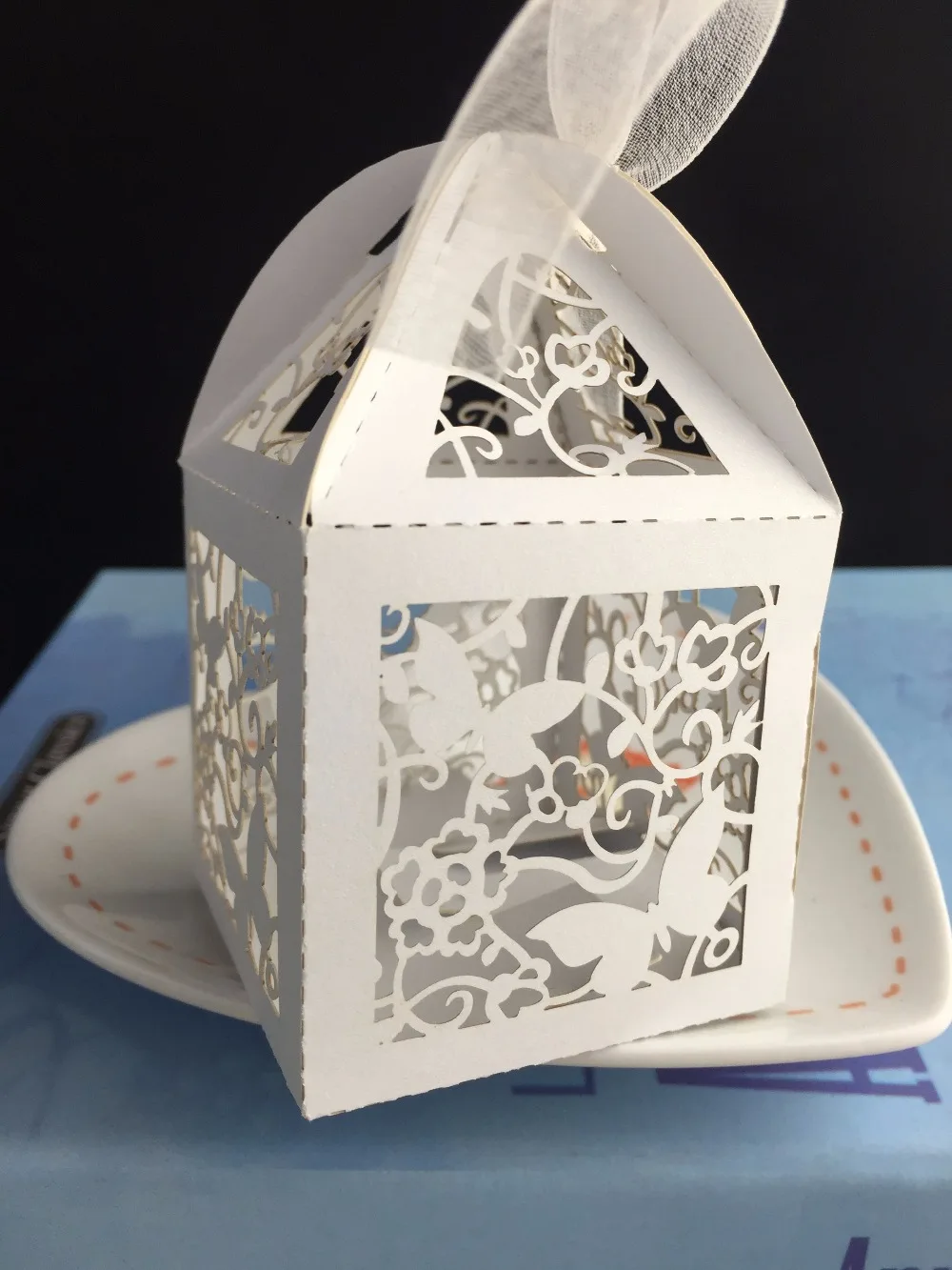 300pcs butterfly white color decorative cake boxes with ribbon,laser cut Wedding Souvenirs Gift