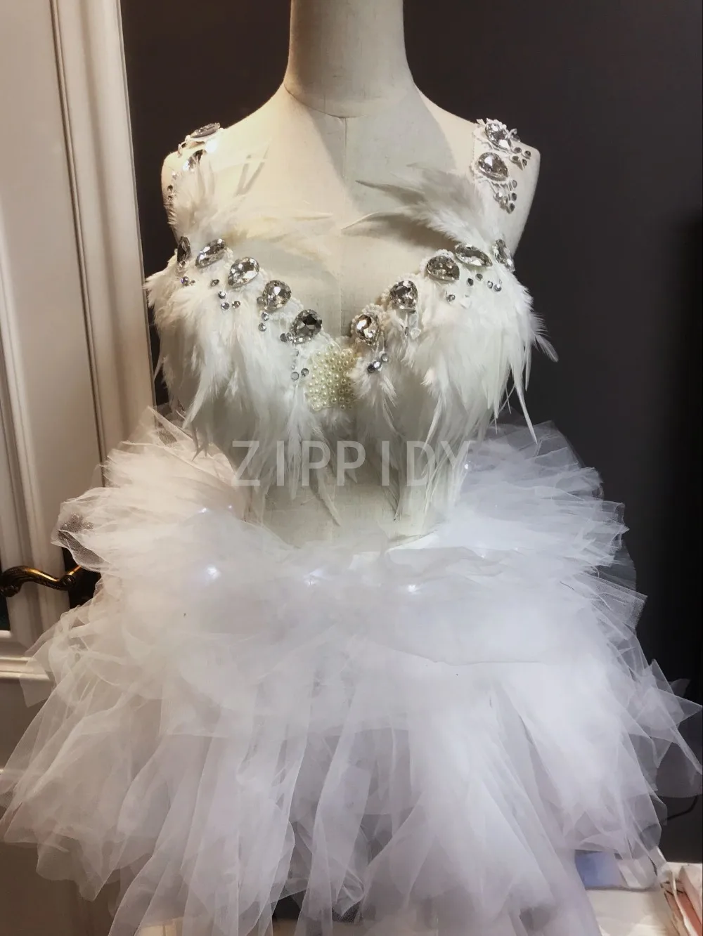 White Feather Bra Short Tutu Skirt Dance Wear Female Singer Dancer Wear