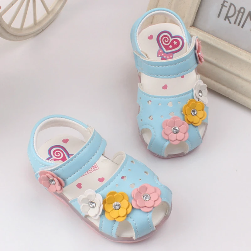 

2019 Summer Size 15-25 Baby Girls Sandals Light Shoes Flowers Princess Shoes First Walker Newborn Toddler Shoes Glowing Sneaker