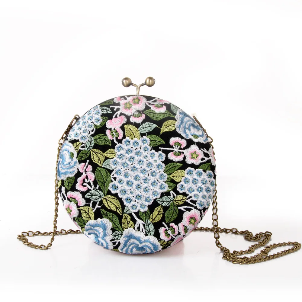 

2018 Spring Summer New Art Retro Hand Pack Dinner Bag Women's Chain Small Round Dinner Bag Embroidered Exquisite