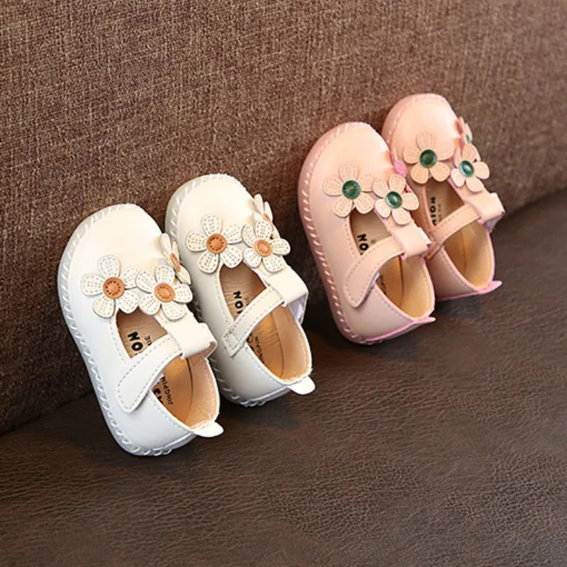 Новинка; детская обувь; обувь принцессы для девочек; сезон весна-осень; обувь из мягкой искусственной кожи с цветочным рисунком для маленьких девочек; вечерние туфли; Прямая