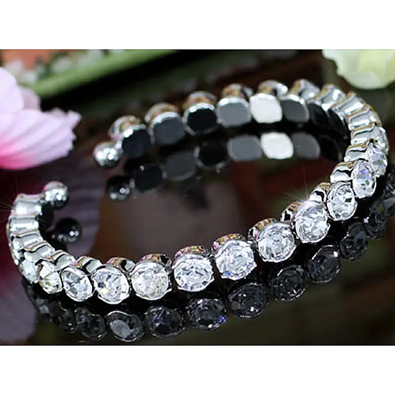 

Sparkling Clear Crystal Cuff Bangle CSB033