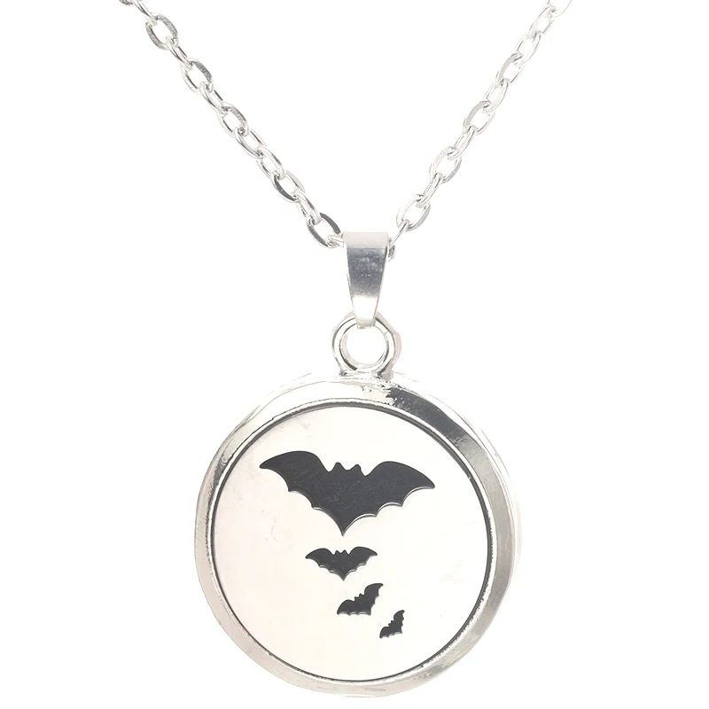 

Bat Aroma Box Pendant Necklace Magnetic Aromatherapy Essential Oil Diffuser Perfume Box Locket Pendant Jewelry 27mm