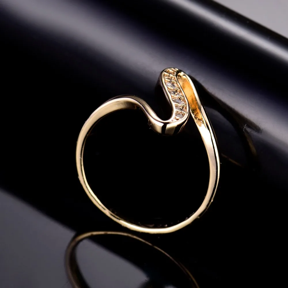 GULICX X SHape Snake Curve Rings Unique Gold-color Ring White Crystal CZ Zirconia Engagement Rings for Women Jewelry R103