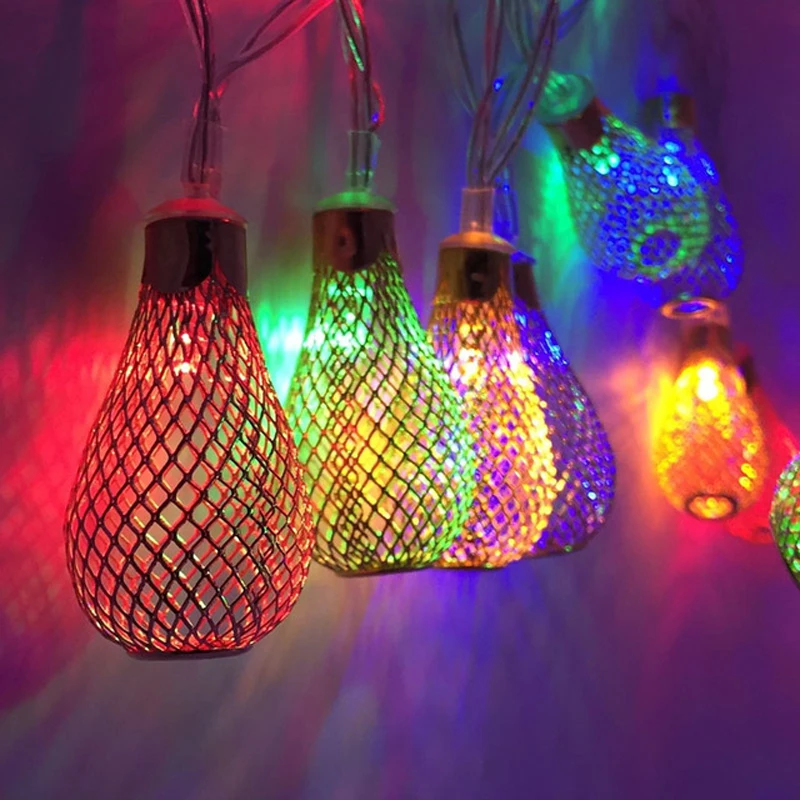 креативный светильник из бутылок. гирлянда в вазе декор. шары из ниток для декора. светильник из гирлянды своими руками. люстра из гирлянды своими руками.