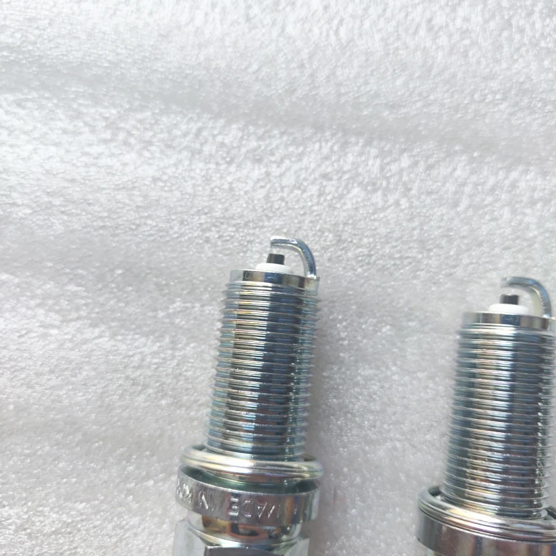 Подходит для Kia 2010-11 sportage 2010-11 optima Spark plug 1884111051 LFR5A11