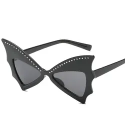 2018 Новая мода негабаритных солнцезащитные очки Для женщин Bat Sharp оттенки солнцезащитные очки заклепки большой кадр солнцезащитных очков