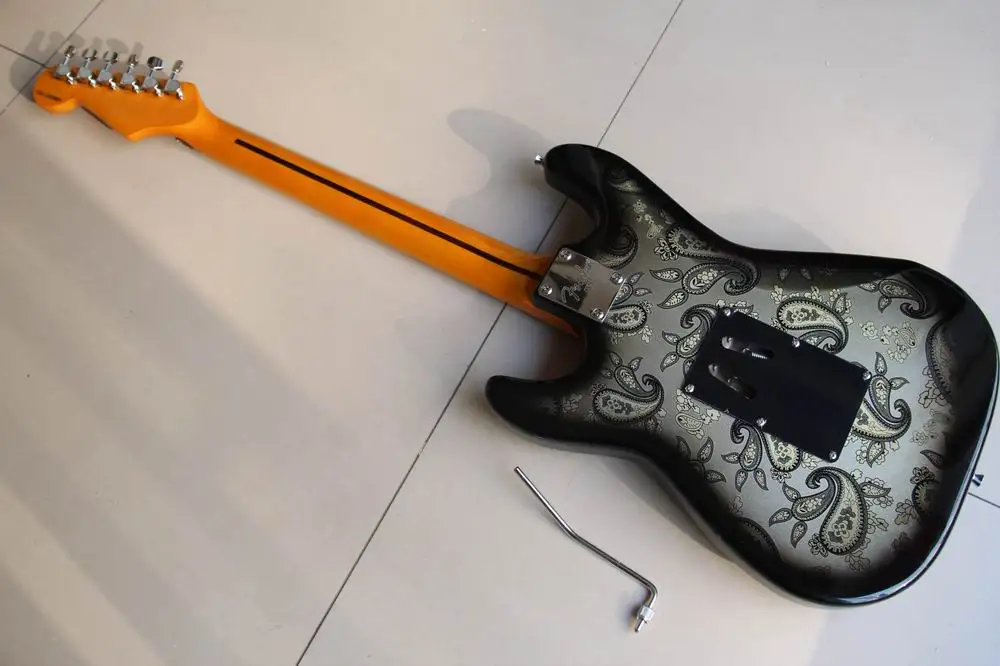 New Arrival Fr STR electric guitar 3 pickups Guitarra electrica Transparente pickguard in black 111120